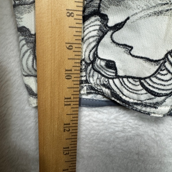 Tommy Bahama Boardshorts Mens Size 38 Cream Relax Waves All Over Print - Picture 7 of 8